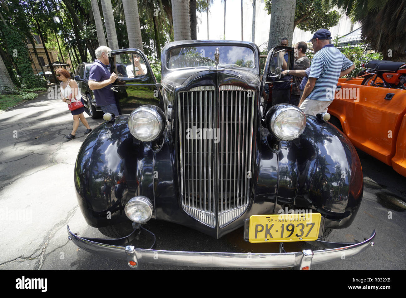 Sao Paulo, Brasilien. 06 Jan, 2019. Januar 6, 2019 - Einmal im Monat die Paulista Automobilverband organisiert ein Treffen in der Parque da Luz in SÃ £ o Paulo. Die Veranstaltung beginnt um acht Uhr in der Früh und, neben unzähligen Autos der unterschiedlichsten Dekaden und Stile, auch behält sich steht, die Verkaufen von Auto Teile zu Miniaturen und Antiquitäten im Allgemeinen. Die unbestreitbare Qualität dieser Veranstaltung jeden Monat offensichtlich ist. Über Eklektizismus, Mischen demokratisch Original- und den geänderten. Die GM-Linie war gut vertreten, mit der Anwesenheit von anderen Chevrolets Impalas und eine 1967 Chevy Nova II; C Stockfoto