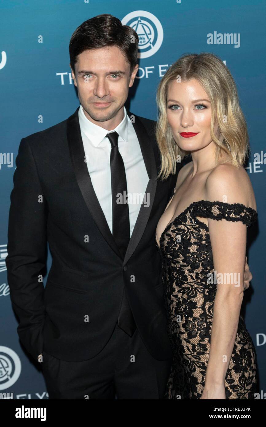Los Angeles, USA. 05 Jan, 2019. Topher Grace und Ashley Gnade nehmen an der Kunst des 12. jährlichen Feier des Elysium - Himmel in Los Angeles, Kalifornien, USA, am 05. Januar 2019. | Verwendung der weltweiten Kredit: dpa Picture alliance/Alamy leben Nachrichten Stockfoto
