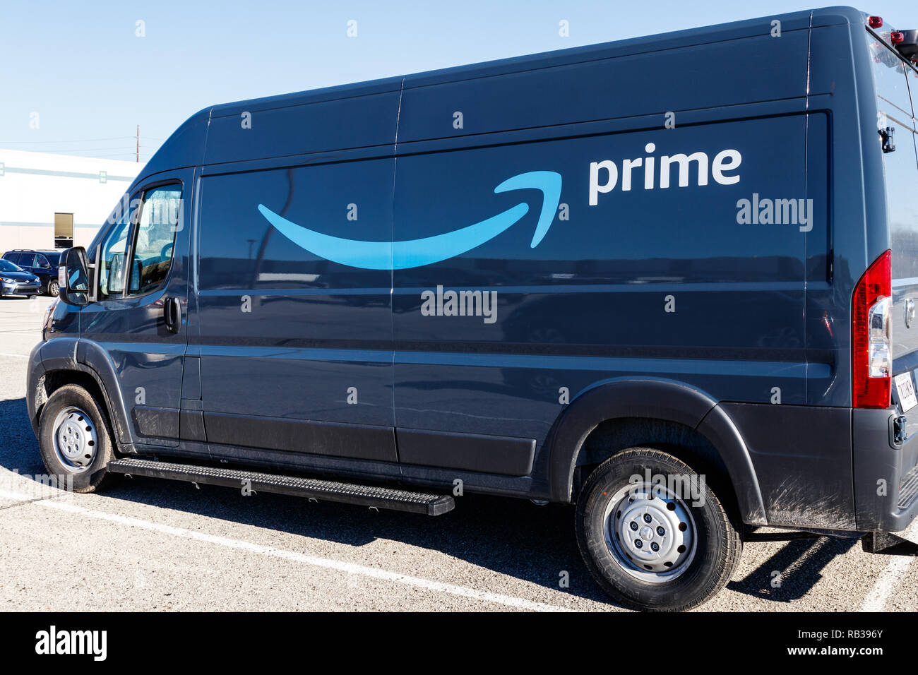Indianapolis - ca. Januar 2019: Amazon Prime Lieferwagen. Amazon.com ist  erhalten In der Lieferung Geschäft mit Prime branded Transporter III  Stockfotografie - Alamy