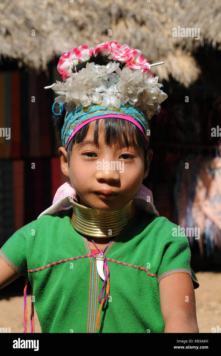 Kayan Lahwi Mädchen mit unverwechselbaren Messing Halsringe, Chiang Mai Provinz, Thailand Stockfoto