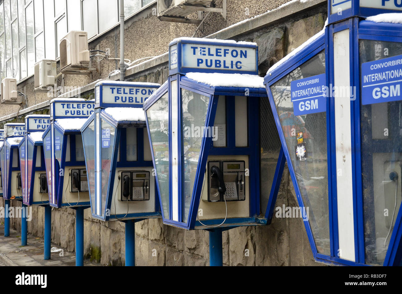 Öffentliche Telefone im Zentrum von Chisinau (Chisinau), der Republik Moldau, November 2018 Stockfoto