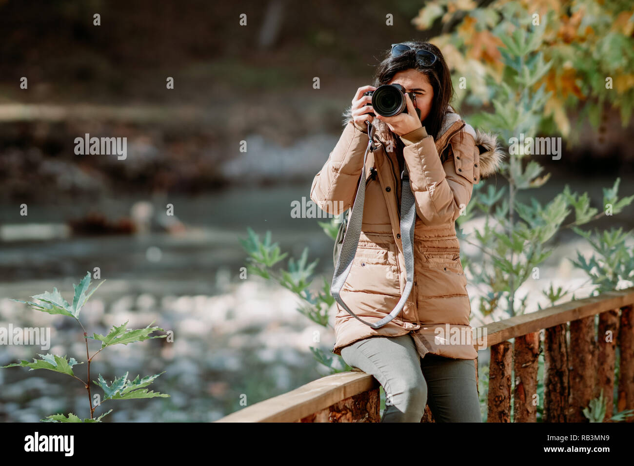 Natur Fotograf Aufnahmen im Freien während der Wanderung Stockfoto