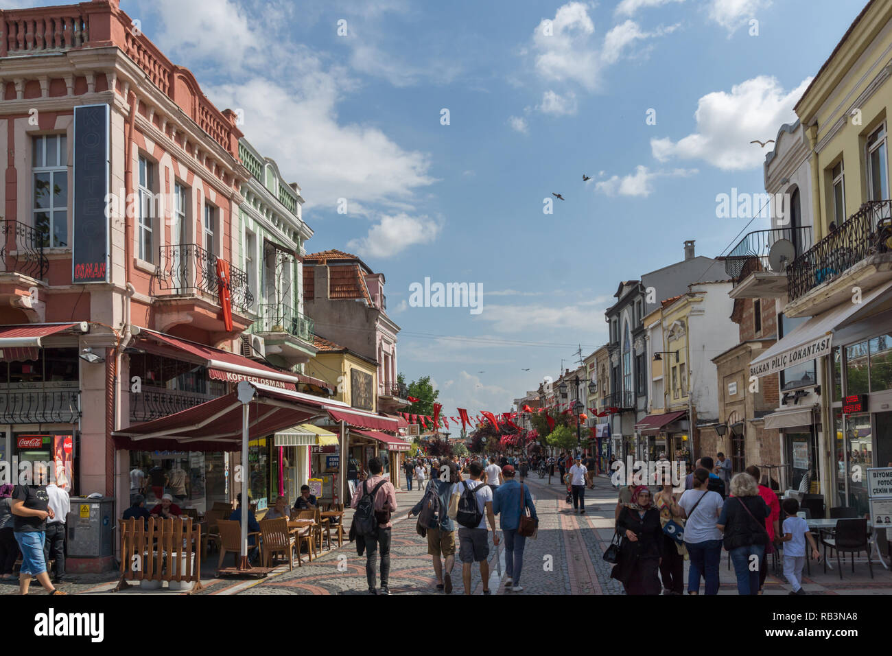 EDIRNE, Türkei - 26. MAI 2018: Einkaufen Fußgängerzone im Zentrum der Stadt Edirne, Osten Thrakien, Türkei Stockfoto