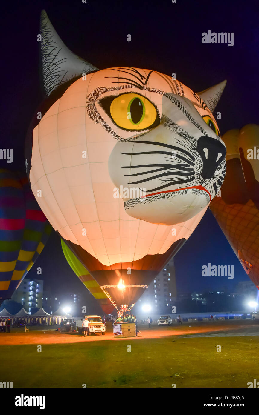 Katze und Ballon Stockfotos und -bilder Kaufen - Alamy