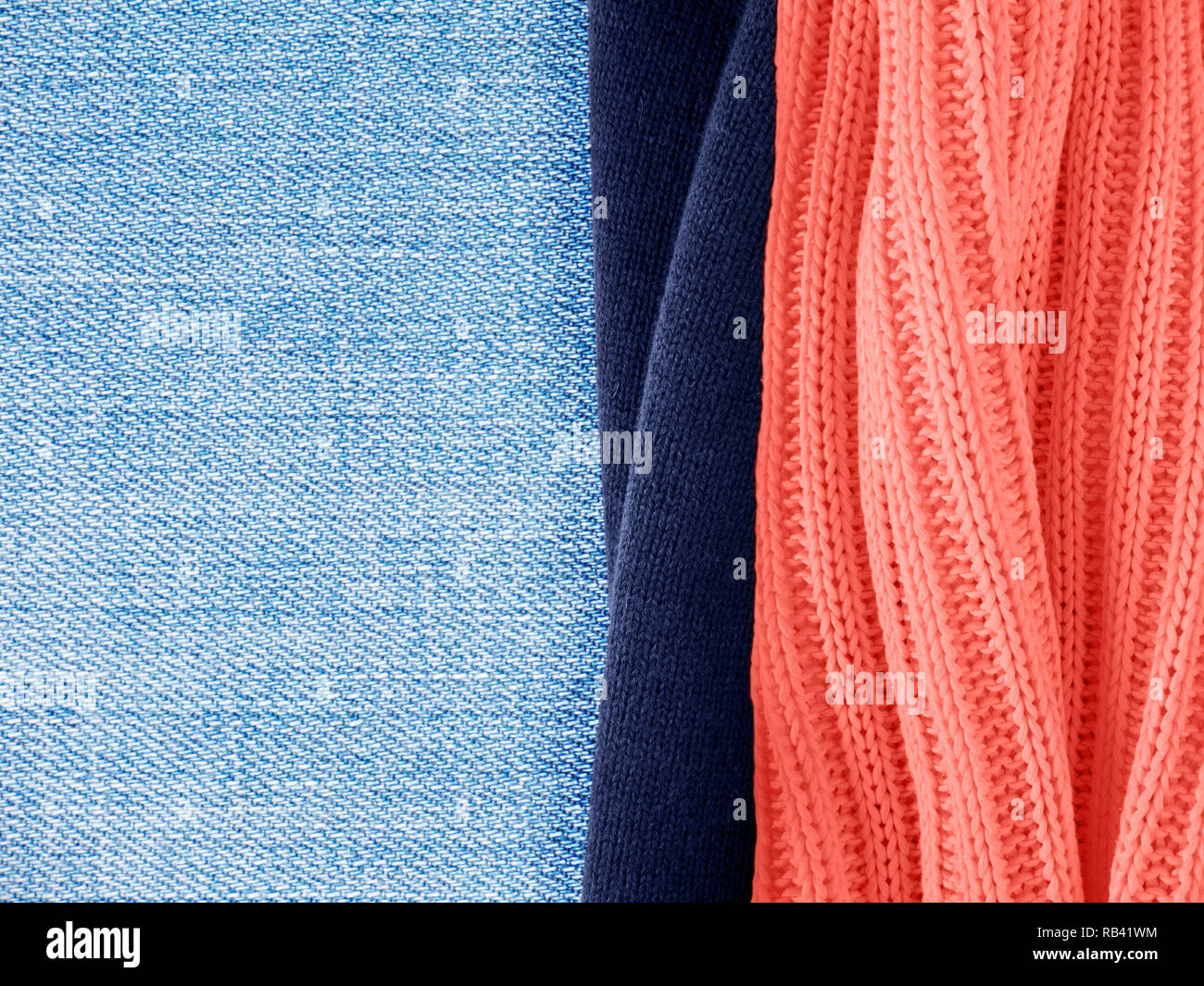 Die besten Farben für Korallen. Mode Trends für Herbst und Winter 2019. Gestrickte Kleider und Blue Denim. Stockfoto