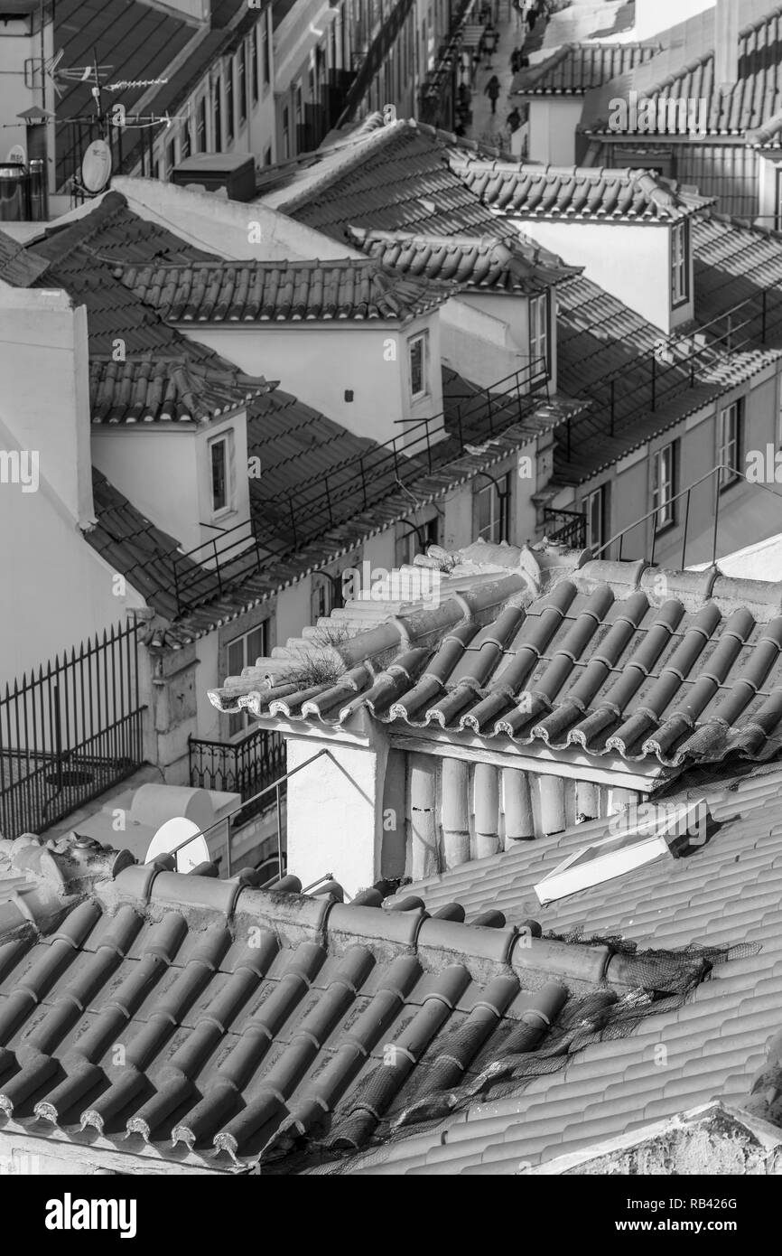 Schwarz-weiß Foto von Lissabon Dächern. Luftaufnahme. Stockfoto