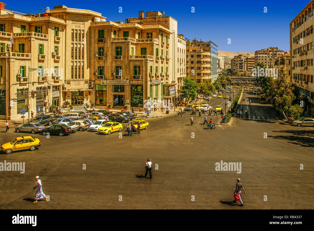 Moderne Stadt, die durch die hedjaz Railway Station, und der berühmte Orient Palace Hotel. Damaskus. Syrien, Naher Osten Stockfoto