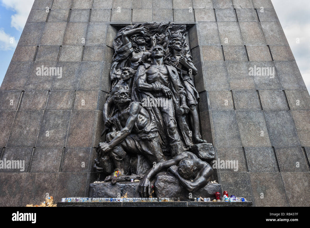 Denkmal für die Helden des Ghettos in Warschau, Polen, zum Gedenken an den Aufstand im Warschauer Ghetto von 1943 während des Zweiten Weltkrieges, entworfen von Leon Suzin und Stockfoto