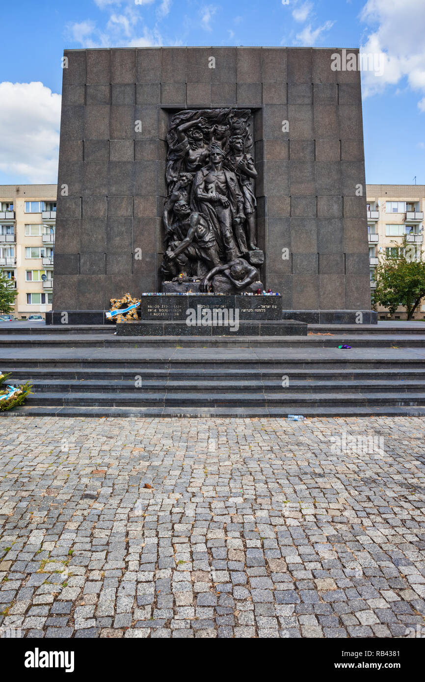 Denkmal für die Helden des Ghettos in Warschau, Polen, zum Gedenken an den Aufstand im Warschauer Ghetto von 1943 während des Zweiten Weltkrieges, entworfen von Leon Suzin und Stockfoto
