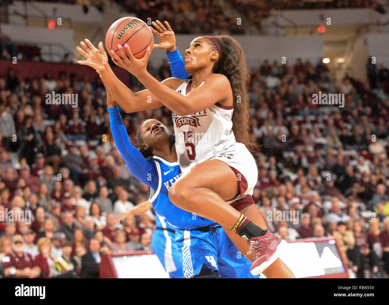 Starkville, MS, USA. 06 Jan, 2019. Mississippi State vorwärts, Anriel Howard (5), in der Tätigkeit während des NCAA Basketball Frauen Spiel zwischen den Kentucky Wildkatzen und der Mississippi State Bulldogs am Humphrey Kolosseum in Starkville, MS. Kevin Langley/CSM/Alamy leben Nachrichten Stockfoto