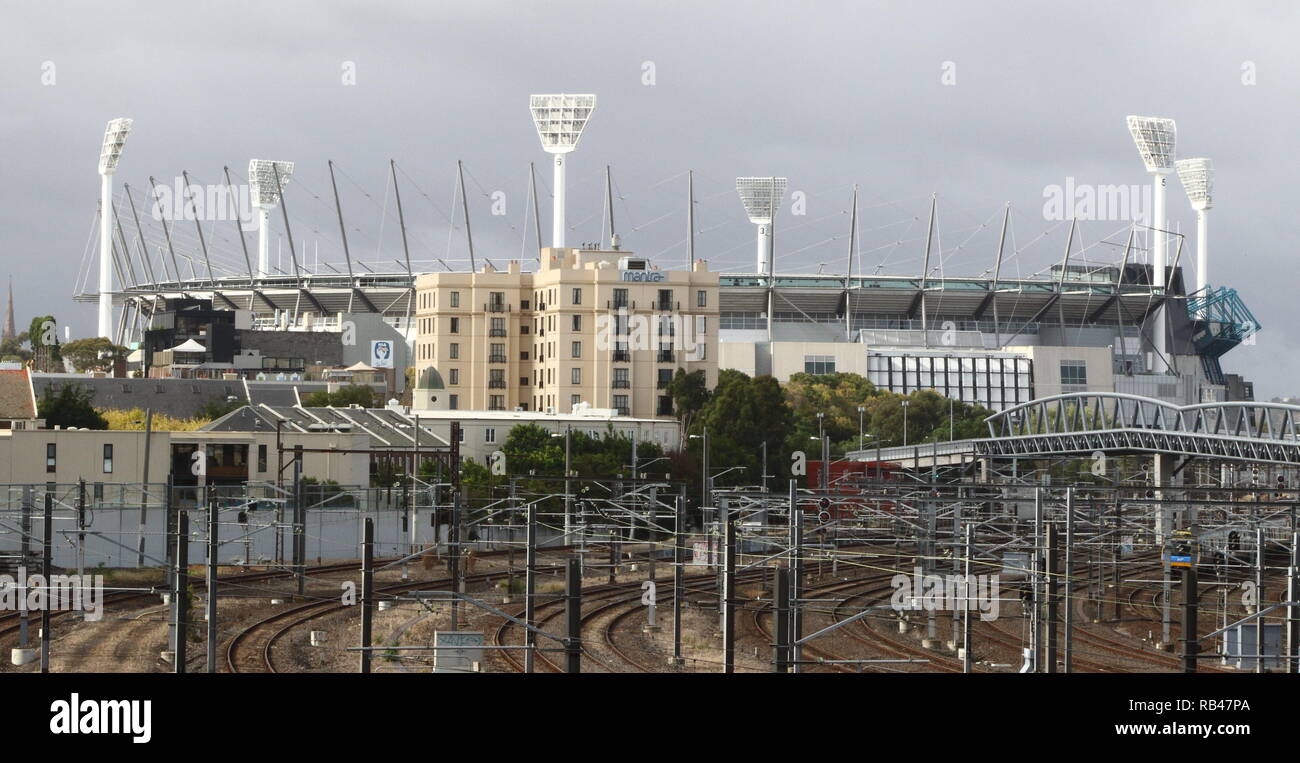 Ein Blick auf den Melbourne Cricket Ground (MCG) über den Yarra River. Stockfoto