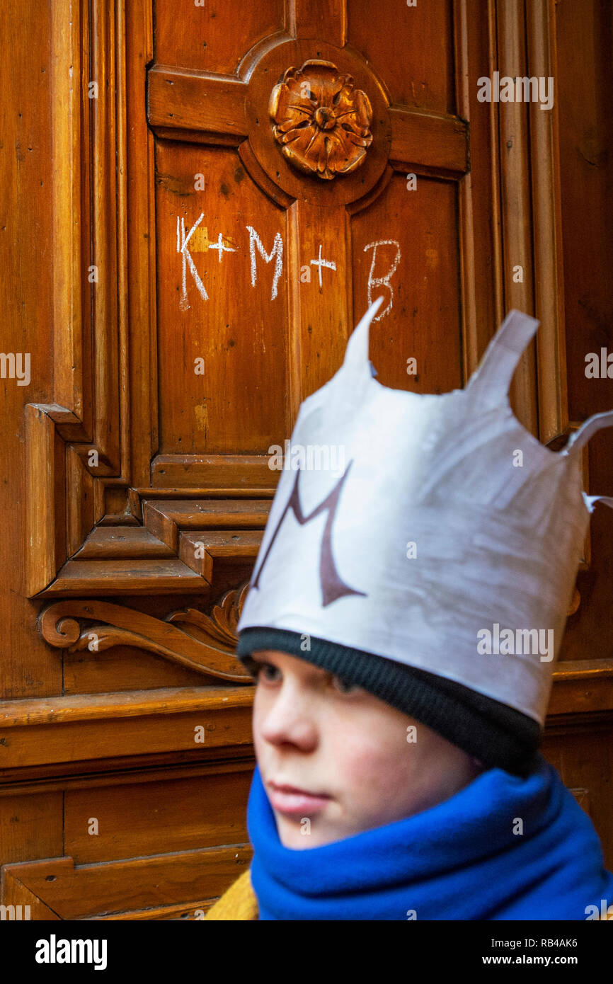 Pilsen, Tschechische Republik. 06 Jan, 2019. Nächstenliebe - Drei Könige, das Geld der Sammlung in Pilsen, Tschechische Republik, 6. Januar 2019. Credit: Miroslav Chaloupka/CTK Photo/Alamy leben Nachrichten Stockfoto