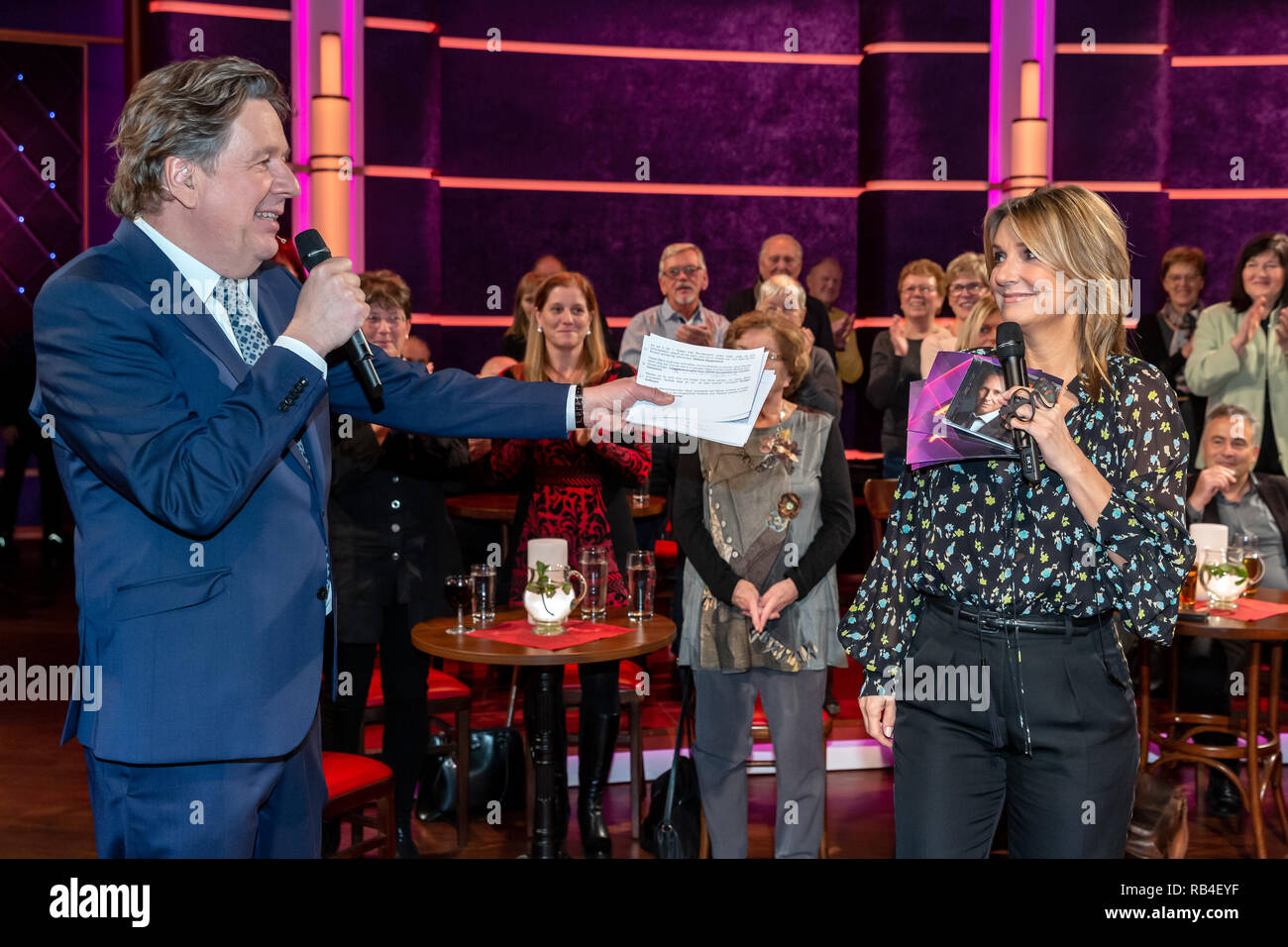 Leipzig Deutschland 14 Dez 2018 Die Moderatoren Des Mdr Talkshow Riverboat Kim Fisher Und Jorg Kachelmann Auf Der Seite Der Aufzeichnung Der Show Am 17 12 2018 In Leipzig Aufgenommen Die Show Wird Am 04 01 2019