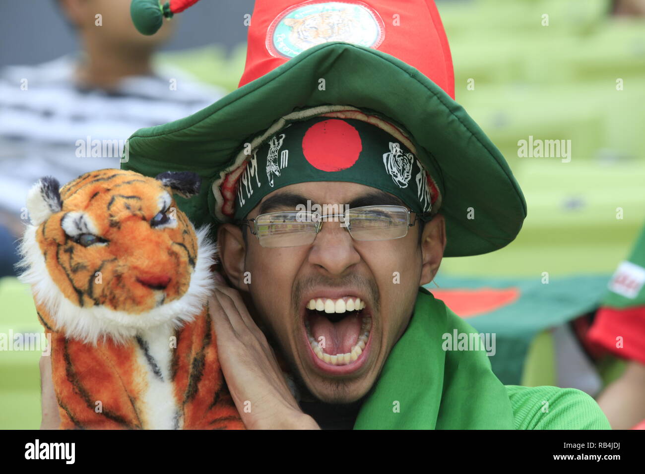 Bangladesch Ventilator cheers Während ICC Cricket World Cup Gruppe B Spiel gegen Irland an der Sher-e-Bangla National Stadium. Dhaka, Bangladesch. Stockfoto