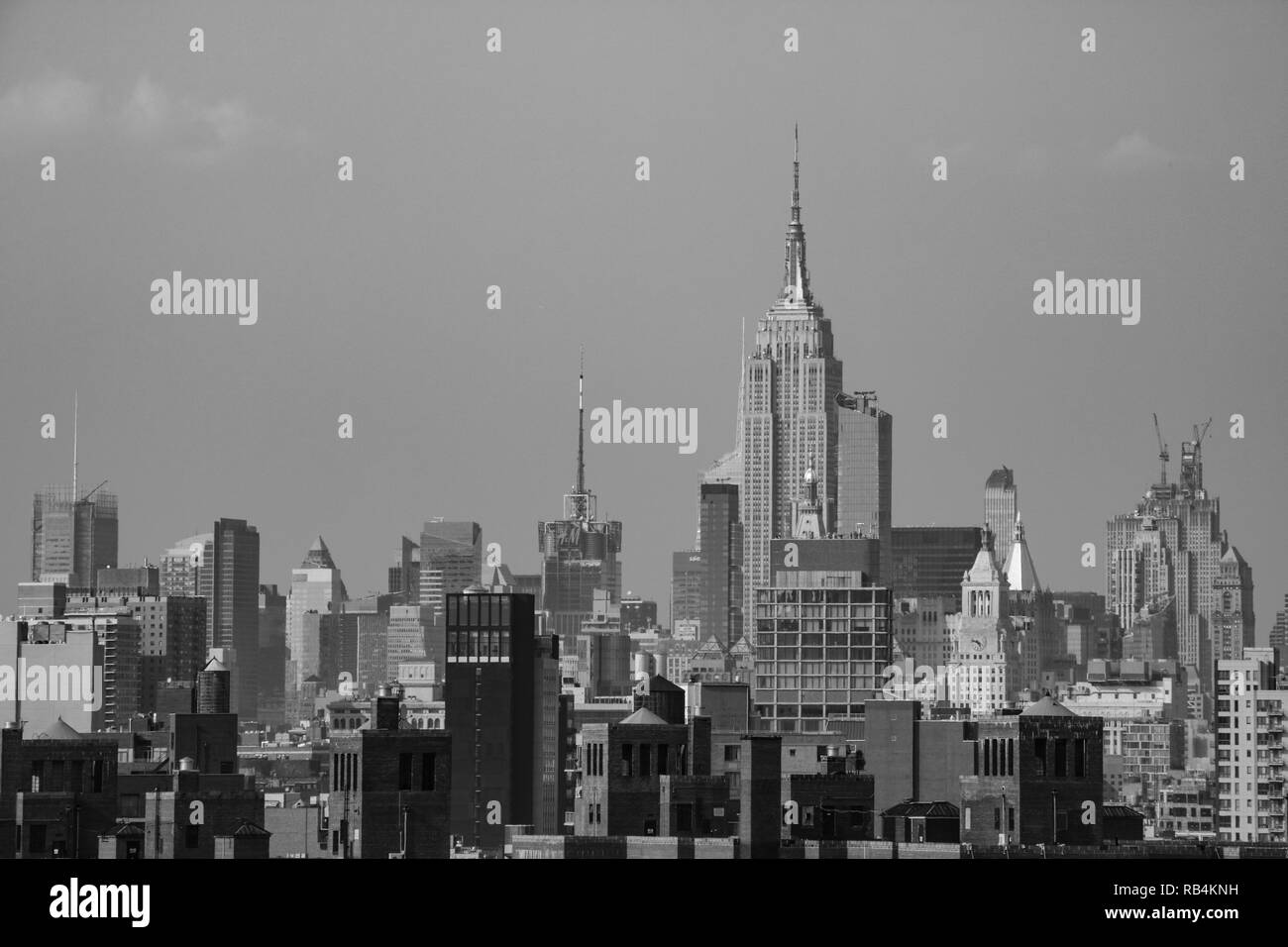 New York, USA - September 2, 2018: Einfarbig mit der Brooklyn Bridge in Manhattan in New York Stockfoto