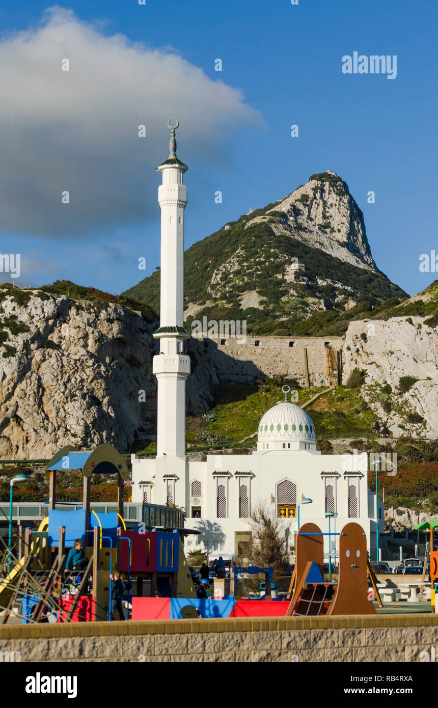 Ibrahim-al-Ibrahim Moschee in Europa Punkt in Gibraltar, Übersee britisches Territorium ein Geschenk von König Fahd, Felsen von Gibraltar, UK, Europa. Stockfoto