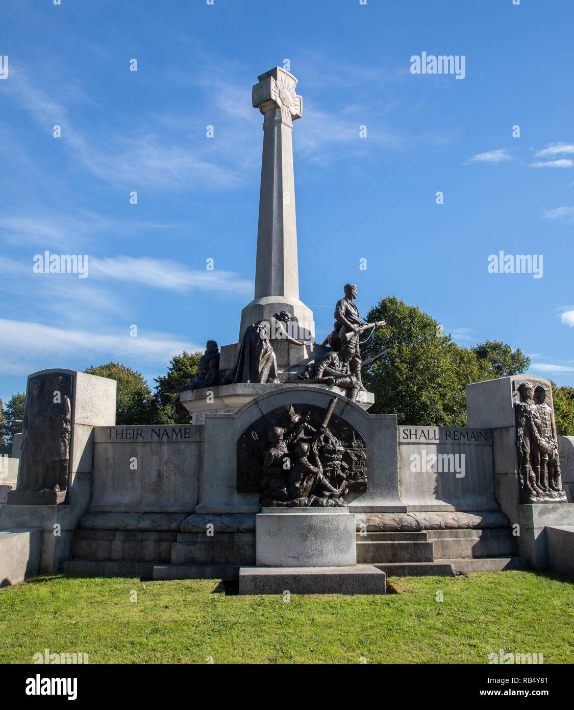 Denkmal für Mark Hebel Brüder Mitarbeiter im Ersten Weltkrieg verloren und nach dem Zweiten Weltkrieg an Port Sunlight Wirral September 2018 hinzugefügt Stockfoto