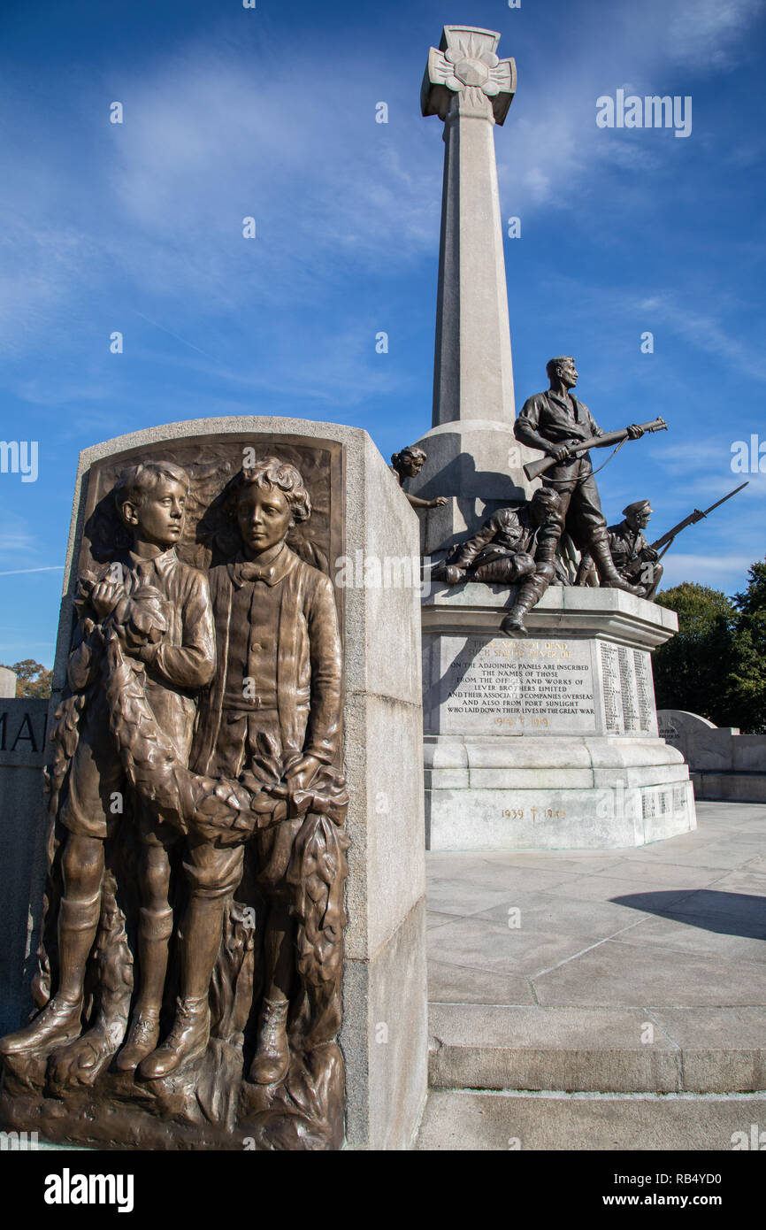 Denkmal für Mark Hebel Brüder Mitarbeiter in den ersten World Krieg bei Port Sunlight Wirral September 2018 verloren Stockfoto