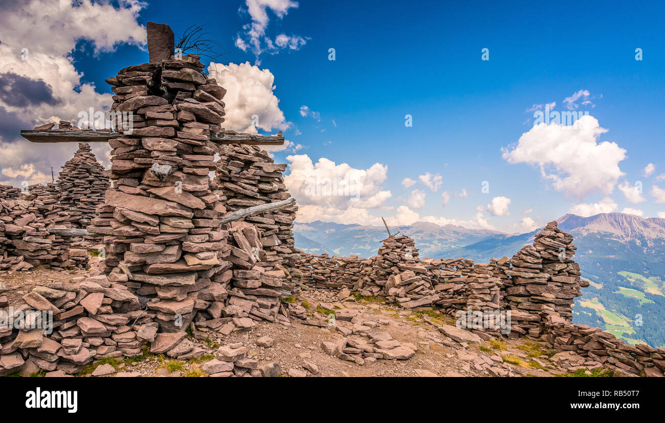 Stoanerne Mandln im Sarntal - Sarntal Valley - Landschaft in Südtirol, Norditalien, Europa. Sommer Landschaft whit blauer Himmel und Wolken Stockfoto