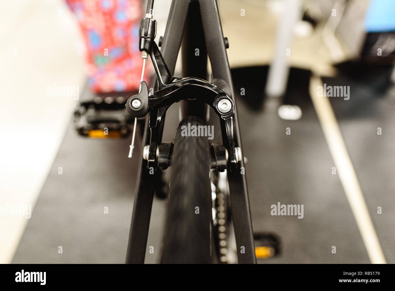 Reifen und Bremse hinten für ein Rennrad Stockfotografie - Alamy