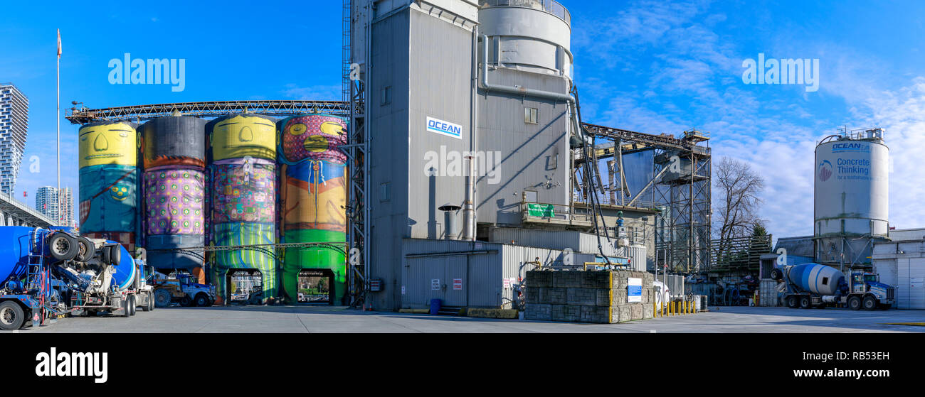 Vancouver, Kanada - Feb 1, 2019: Ocean Beton wird von zwei berühmten brasilianischen Street Artists Os Gemeos auf Granville Island umgewandelt Stockfoto