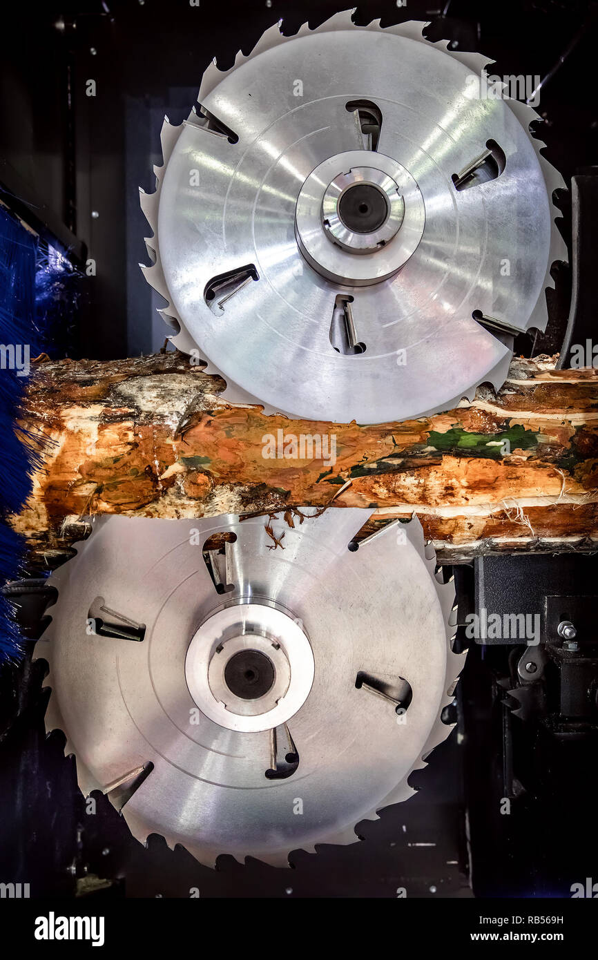 Holzbearbeitung Holzbearbeitungsmaschinen, moderne Technologie in der Industrie. Stockfoto