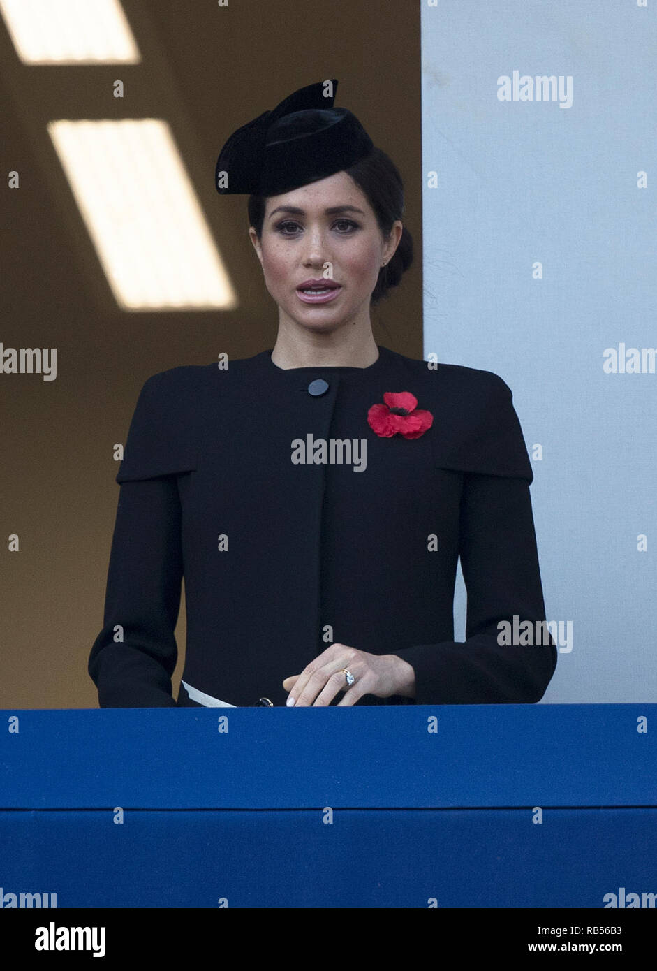 Meghan, Herzogin von Sussex dargestellt am Ehrenmal in London am 11. November 2018, anlässlich des 100. Todestages der Waffenstillstand, endete der Zweite Weltkrieg I. Stockfoto