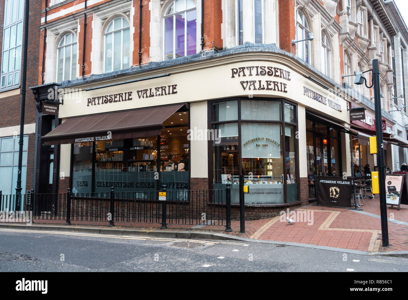 Die Patisserie Valerie Cafe auf der Broad Street in Reading, Berkshire, Großbritannien Stockfoto