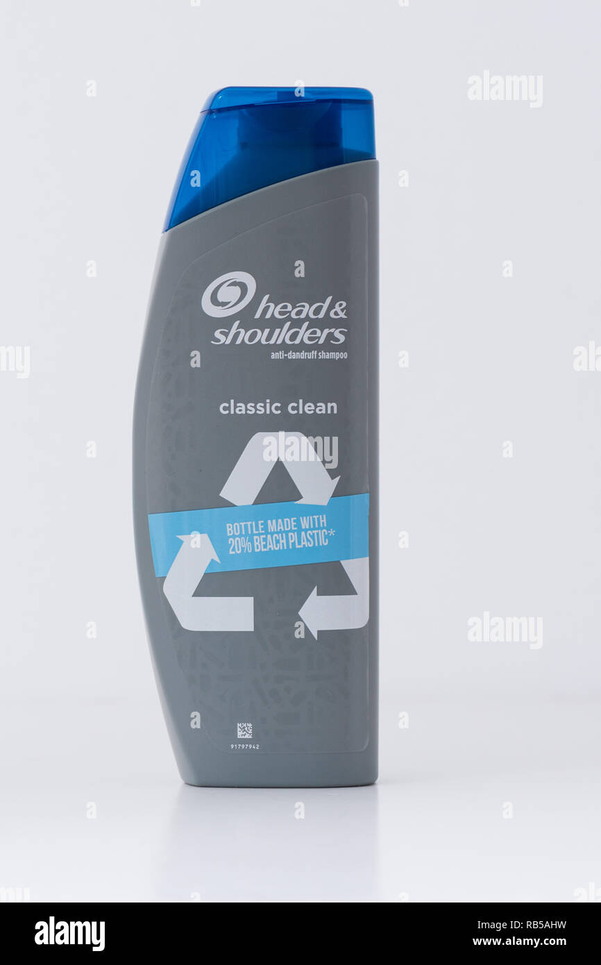 Kopf und Schultern Shampoo Flasche aus Recycling Strand Kunststoff Stockfoto