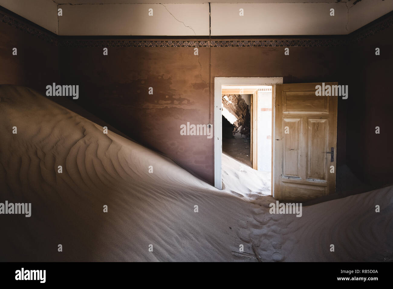 Verlassenes Haus in Kolmanskop Stockfoto