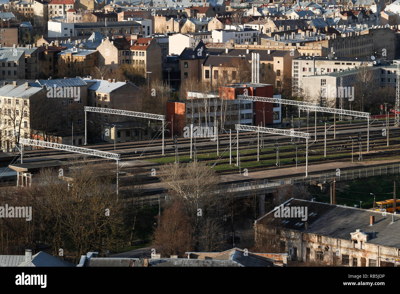 Schöne Dachterrasse mit Blick auf die Stadt Riga. In Lettland. Stockfoto