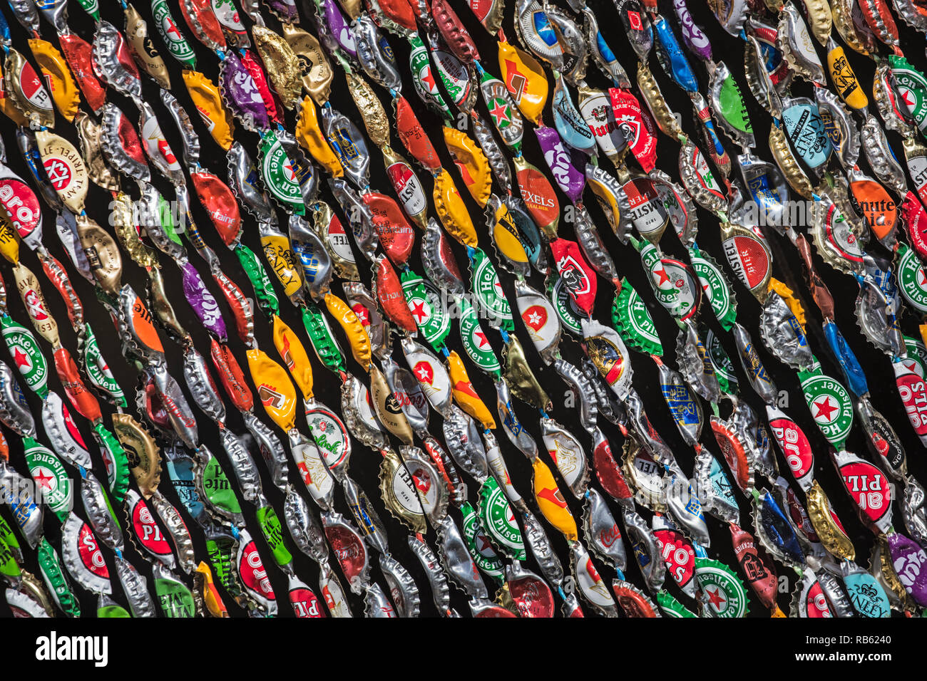 Vorhang der Flaschenverschlüsse, Amsterdam, Niederlande. Stockfoto