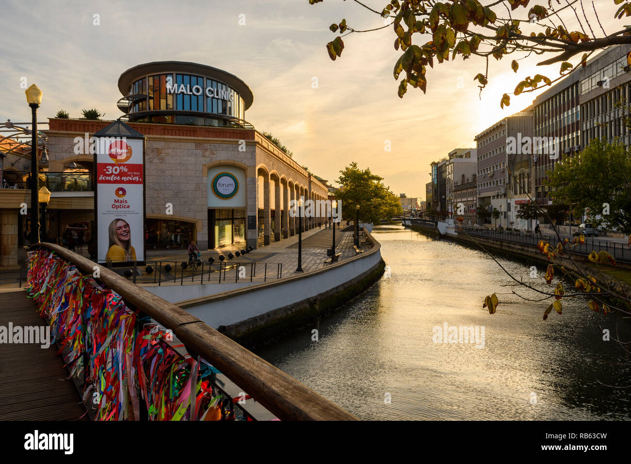 Aveiro, Portugal - September 01, 2017: Forum Aveiro am Ufer des Flusses Kanal, Aveiro, Portugal. Stockfoto