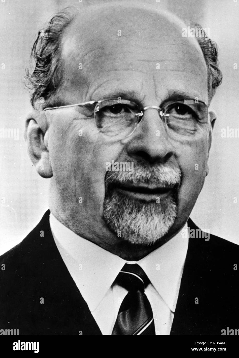 Walter Ulbricht (30. Juni 1893 - 1. August 1973) Deutsche kommunistische Politiker. Er spielte eine führende Rolle bei der Gestaltung der Weimarer Ära der Kommunistischen Partei Deutschlands (KPD). War er Erster Sekretär der SED, und als solche die tatsächlichen Führer der DDR, von 1950 bis 1971. Von Präsident Wilhelm Pieck's Tod im Jahr 1960, Stockfoto