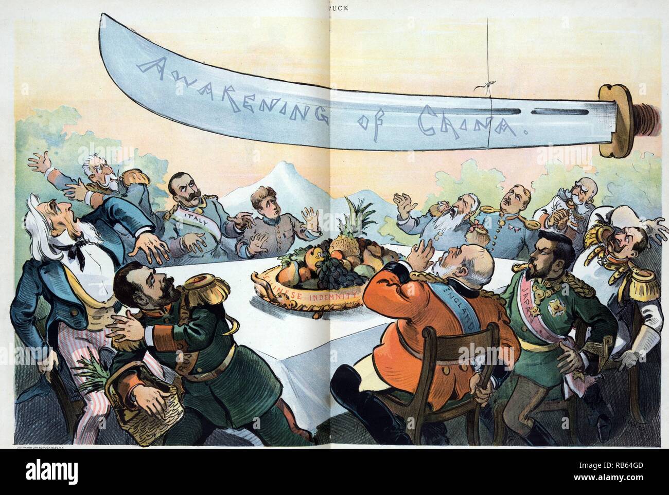 Eine beunruhigende Möglichkeit im Osten von Udo Keppler, 1901. Abbildung zeigt Uncle Sam an einem Tisch sitzen mit 10 Figuren, von denen drei nicht identifizierte, die Anderen zeigt die Attribute der Herrscher von Russland (Nikolaus II.), England (Edward VII), Deutschland (Wilhelm II.), Japan (Meiji, Kaiser von Japan), Italien (Victor Emmanuel III.), Österreich (Franz Joseph I), und Frankreich (Emile Loubet), Vertreter der acht Nation Alliance. Es gibt einen großen obstteller mit der Bezeichnung "Chinesische Entschädigung" auf dem Tisch. Hängen über der Tabelle, die durch eine dünne Saite ist ein riesiges Schwert mit der Aufschrift "Erwachen der China". Stockfoto