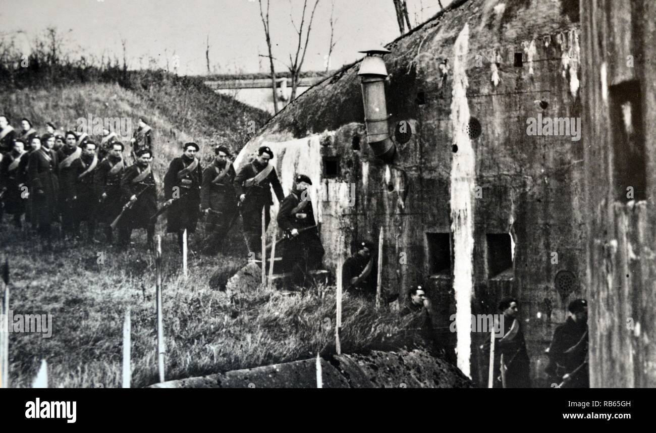 Zweiter Weltkrieg: Britische Scottish, geben Sie Soldaten einen Bunker innerhalb der Maginot-Linie, Frankreich 1940 Stockfoto