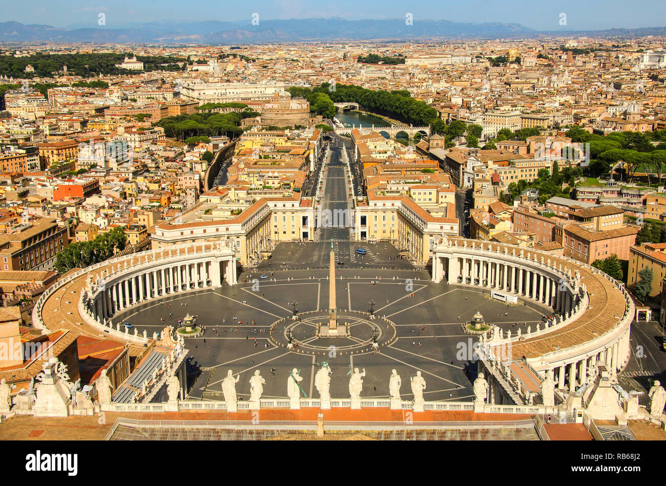Blick vom Petersdom.St. Petersplatz Piazza San Pietro in Vatikanstadt. Italien. Stockfoto