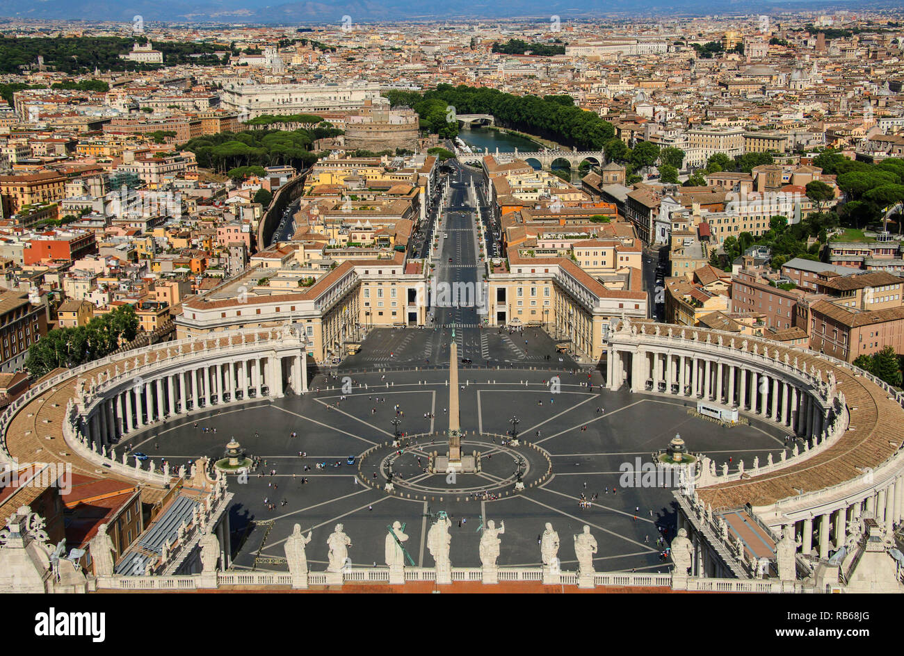 Blick vom Petersdom.St. Petersplatz Piazza San Pietro in Vatikanstadt. Italien. Stockfoto