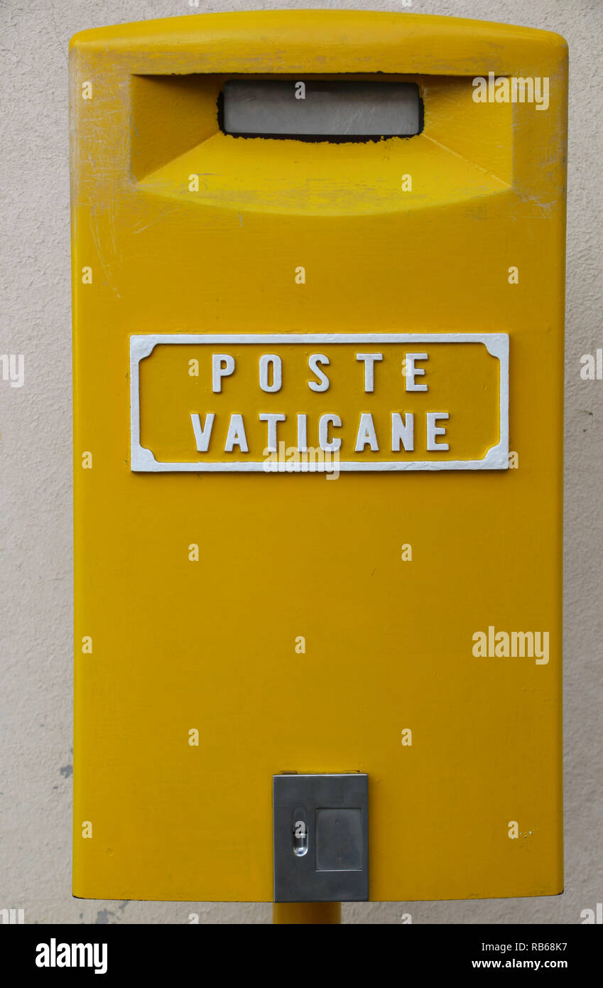 Eine Mailbox im Vatikan Post in der Vatikanstadt in Rom, Italien. der Text ist in Englisch übersetzt: Post aus dem Vatikan. Stockfoto