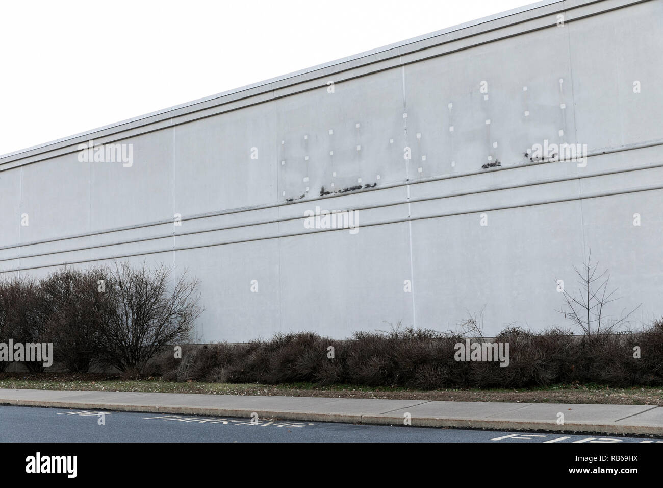 Die Umrisse einer logo Schild an einer geschlossenen Sears Einzelhandelsgeschäft in Selinsgrove, Pennsylvania, am 30. Dezember 2018. Stockfoto