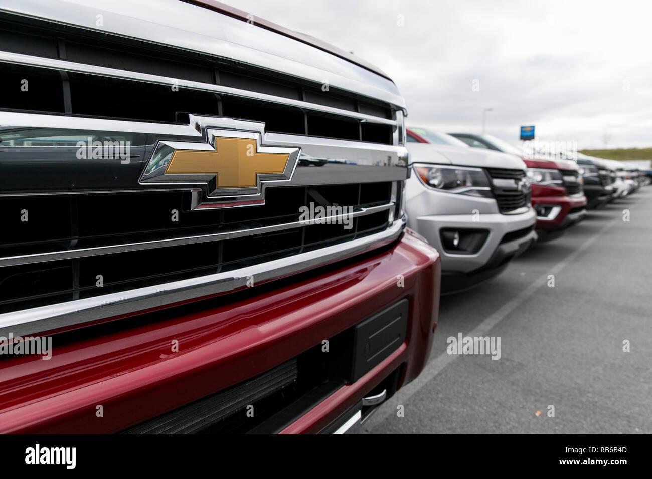 Neue Chevrolet (Chevy) Pick-up-Trucks auf einen Händler in Muncy, Pennsylvania, am 30. Dezember 2018. Stockfoto
