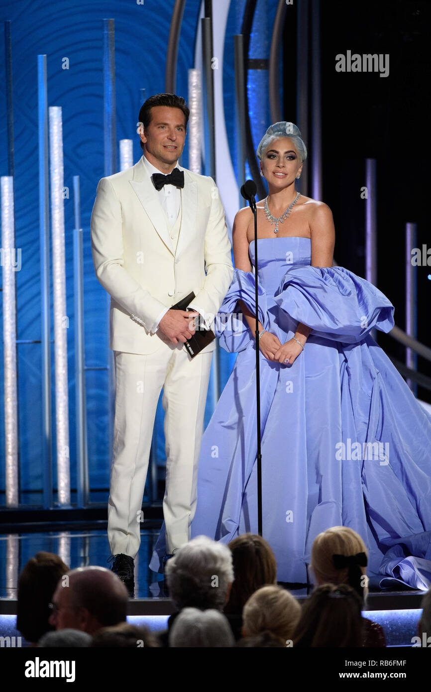 Beverly Hills, USA. 06 Jan, 2019. Bradley Cooper und Lady Gaga präsentieren auf der 76. jährlichen Golden Globe Awards im Beverly Hilton in Beverly Hills, CA am Sonntag, 6. Januar 2019. Credit: PictureLux/Hollywood Archiv/Alamy leben Nachrichten Stockfoto Beverly Hills, USA. 06 Jan, 2019. Bradley Cooper und Lady Gaga präsentieren auf der 76. jährlichen Golden Globe Awards im Beverly Hilton in Beverly Hills, CA am Sonntag, 6. Januar 2019. Credit: PictureLux/Hollywood Archiv/Alamy leben Nachrichten Stockfoto