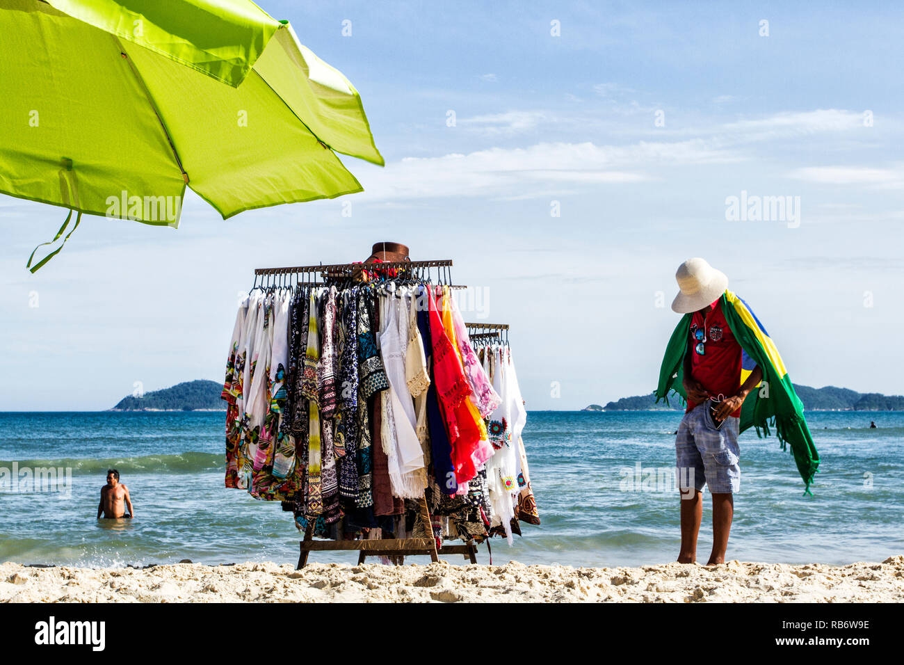 Ein Anbieter auf die Azoren Strand in Florianopolis, Santa Catarina, Brasilien gesehen. Stockfoto