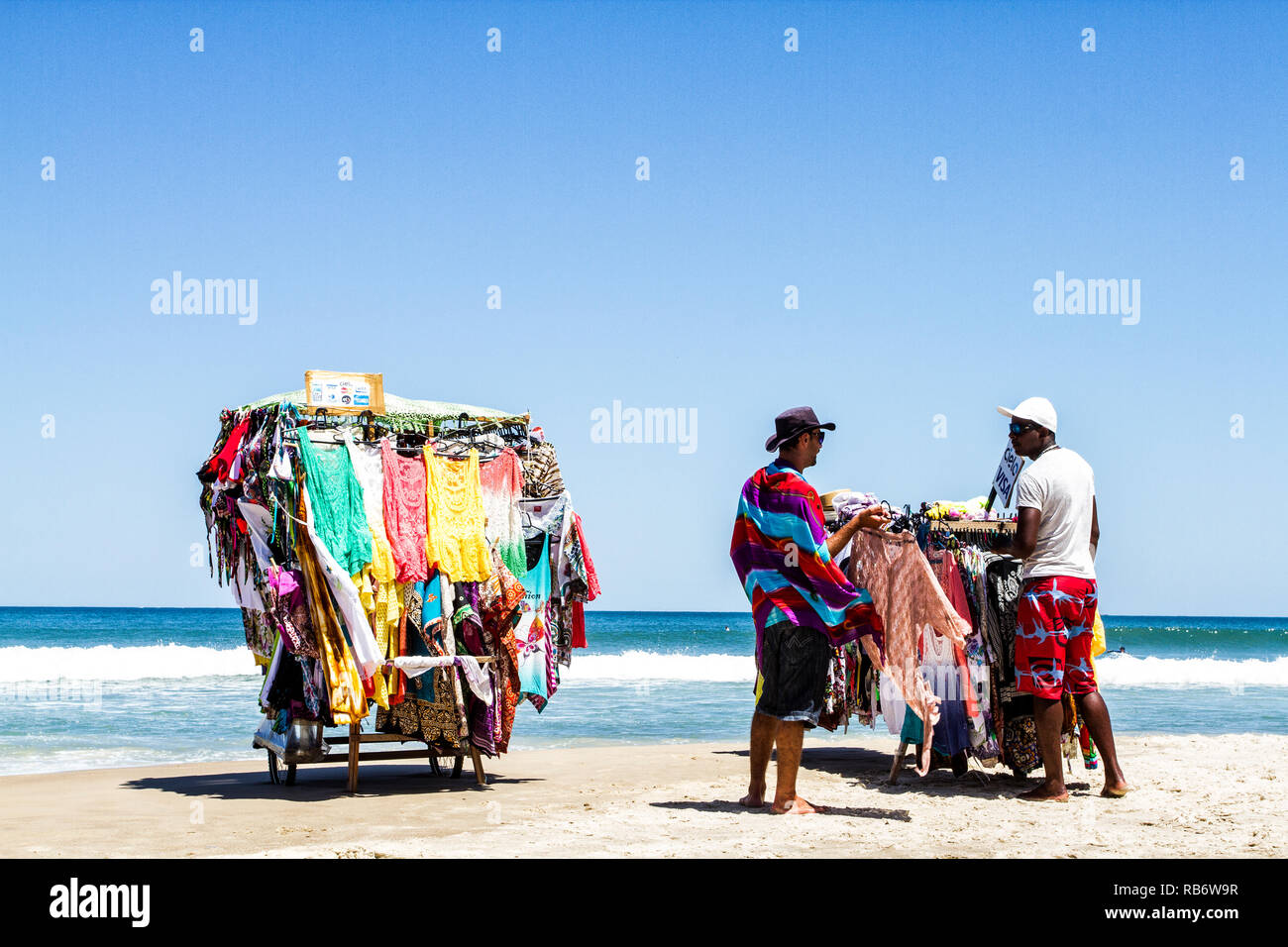 Anbieter sind auf den Azoren Strand in Florianopolis, Santa Catarina, Brasilien gesehen. Stockfoto