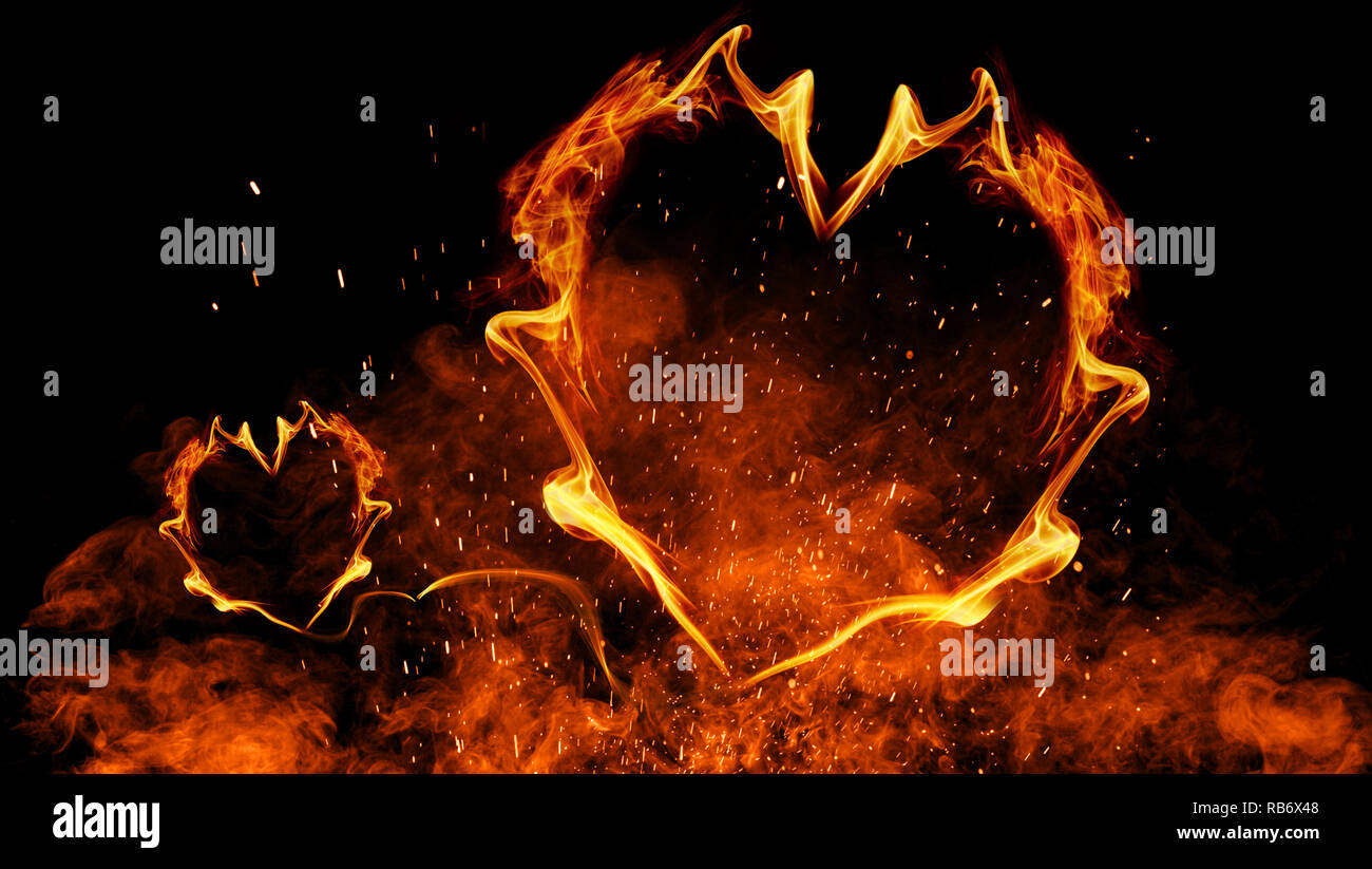 Feuer Herz. Feuer Partikel Glut mit Rauch misty auf isolierten schwarzen Hintergrund. Herzen Form mit Kopie Raum Stockfoto