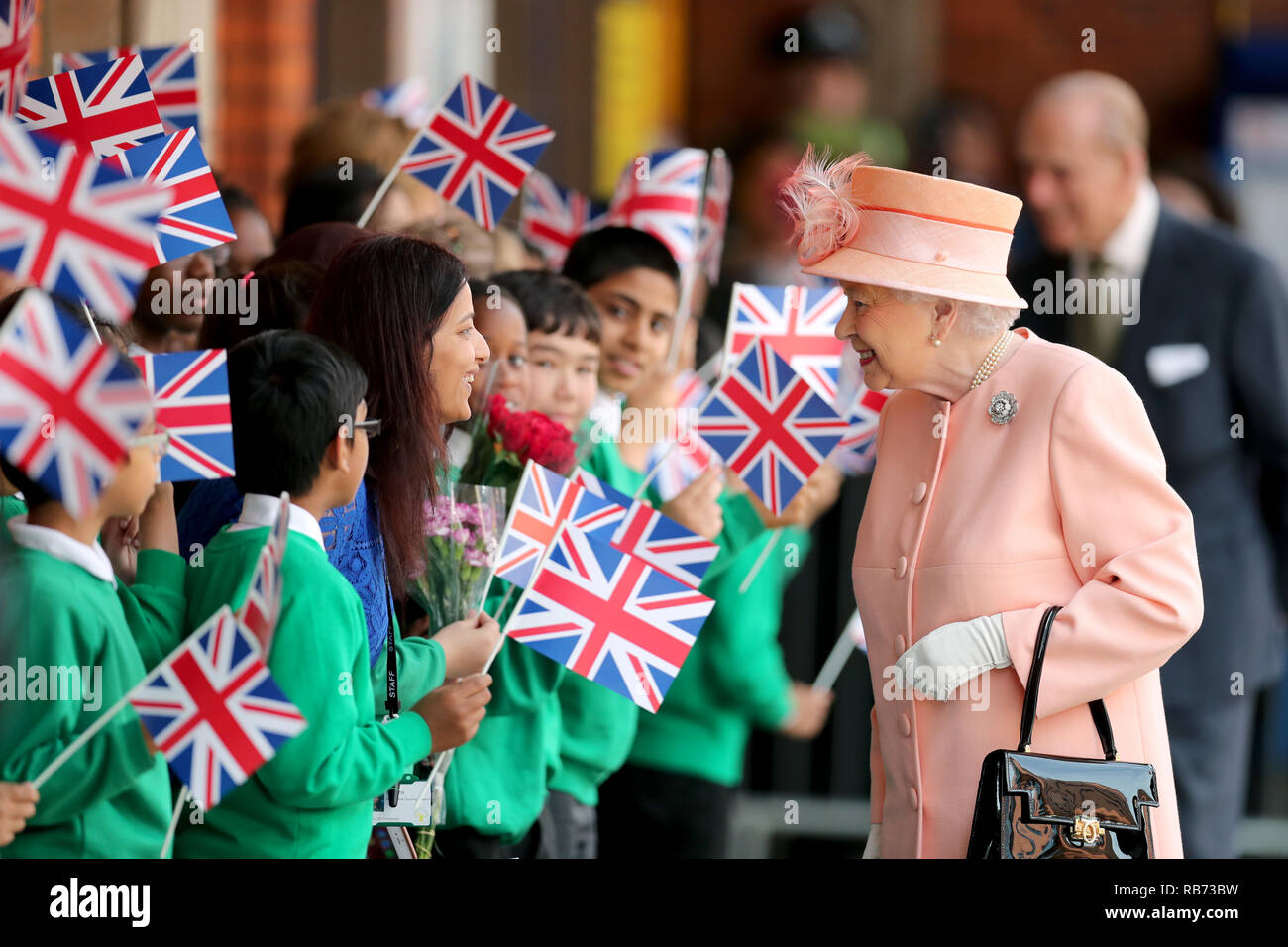Queen Elizabeth II, kommt am Bahnhof Slough, Berkshire. Stockfoto