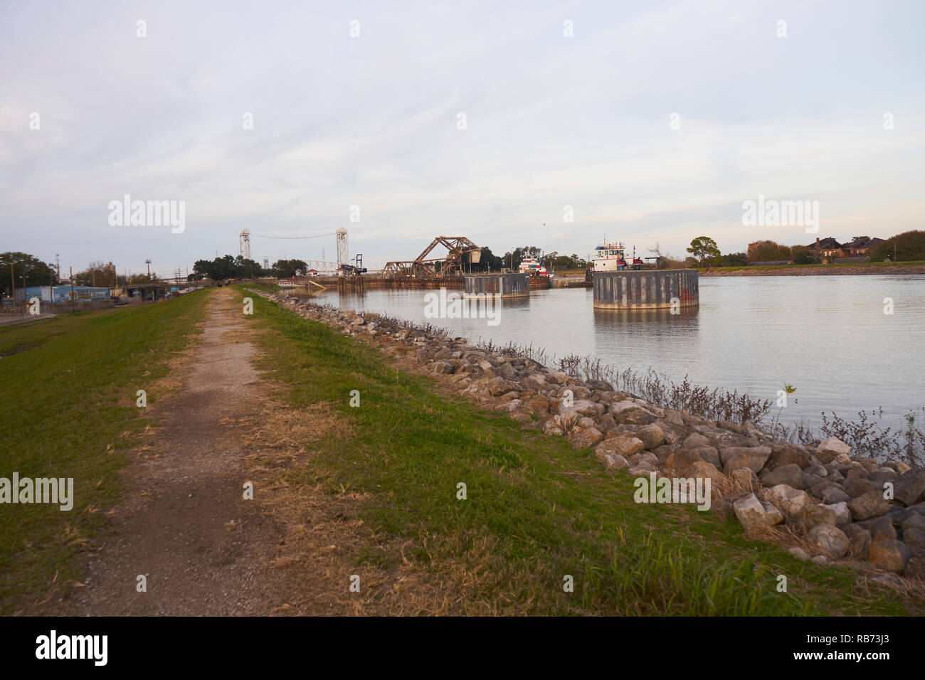 Mississippi River aus der Bywater Deich, New Orleans, Louisiana. Stockfoto
