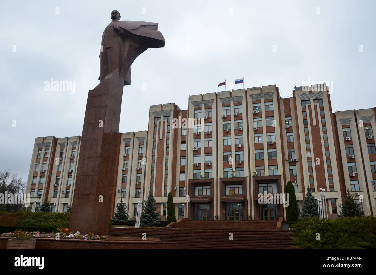 Lenin Statue und Obersten Sowjet Gebäude, Tiraspol, Transnistrien (Pridnestrovian Moldauischen Republik), breakway Zustand von Moldau, November 2018 Stockfoto