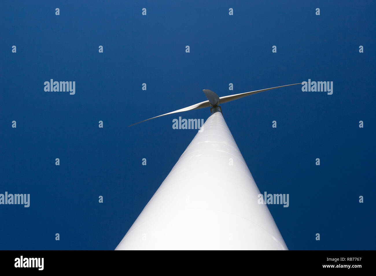 Windturbine, Blick von der Basis Stockfoto