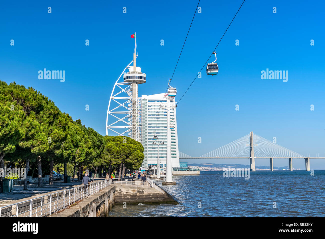 Vasco da Gama Turm und unzählige Hotel Wolkenkratzer, Parque das Nacoes, Lissabon, Portugal Stockfoto